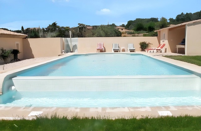 Homerez - House in Aubignan, shared pool