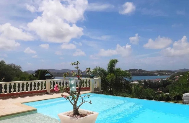 Homerez - House in La Trinité sea view