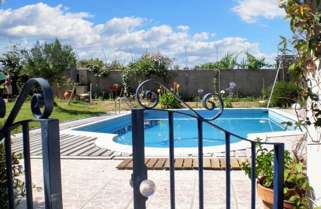 Homerez - House in Nazaré, shared pool.