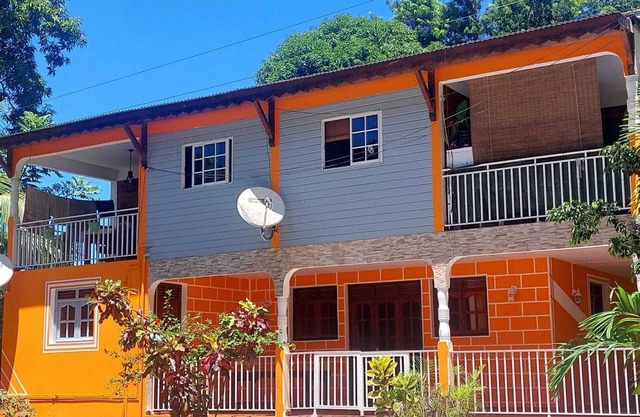 Homerez - House in Pointe Noire, Mountain View