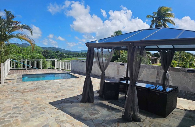 Homerez - Modern villa with private pool in Le François