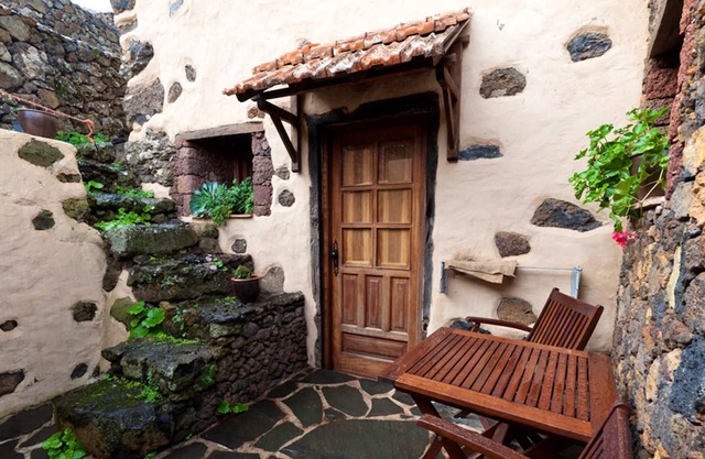 Homerez - Nice house with terrace and mountain view