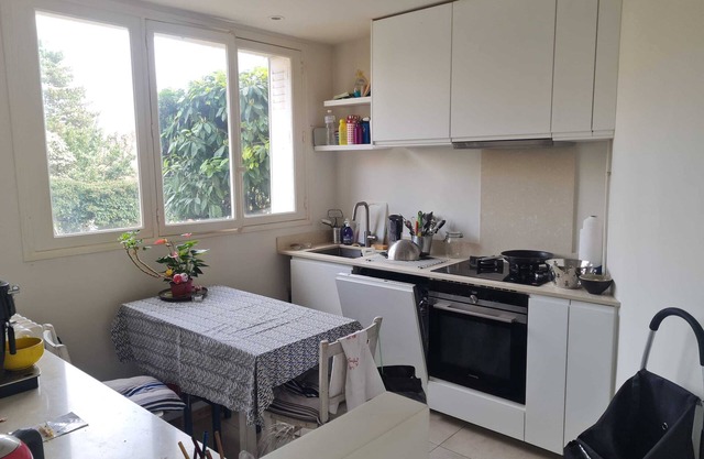 Homerez - Spacious apartment near Chatou with fenced garden