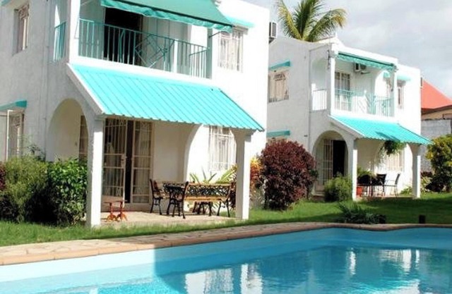 Homerez - Spacious House in Flic en Flac with Shared Pool