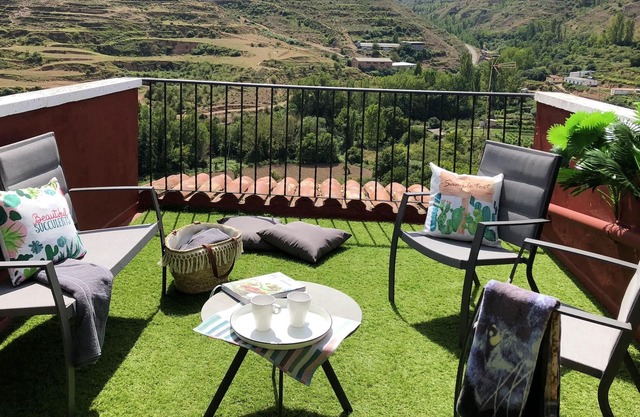 Homerez - Spacious house for 6 ppl. with terrace at Viguera