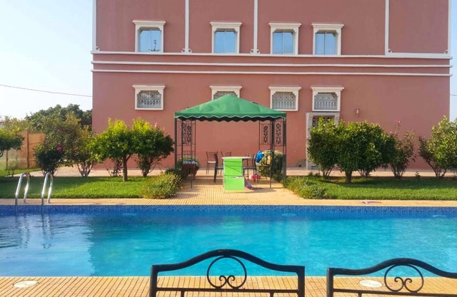 Homerez - Spacious villa With swimming pool
