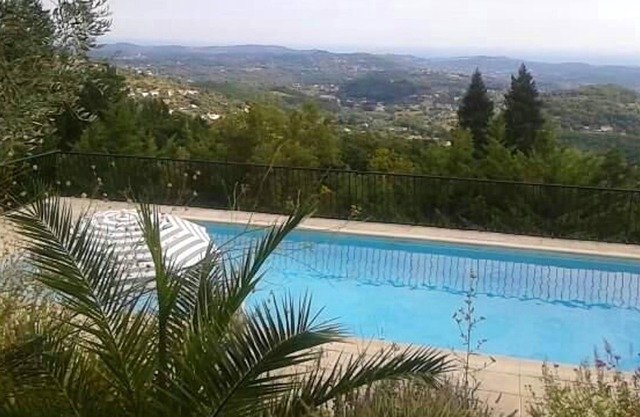 Homerez - Villa 12 km from the beach for 6 pers. with pool and garden in Grasse