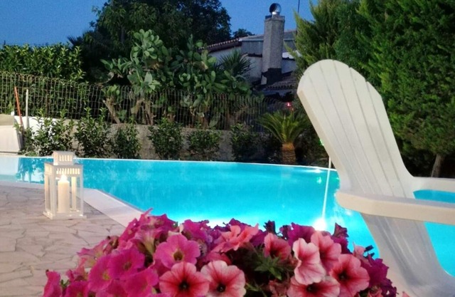 Homerez - Villa 15 km away from the beach for 5 ppl. with shared pool at Ragusa