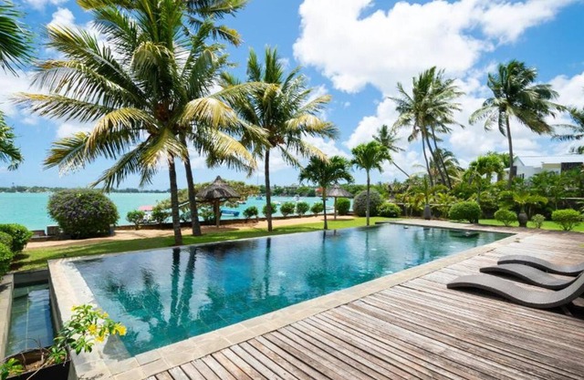 Homerez - Villa for 8 ppl. with shared pool at Pointe aux Cannoniers, Grand Baie