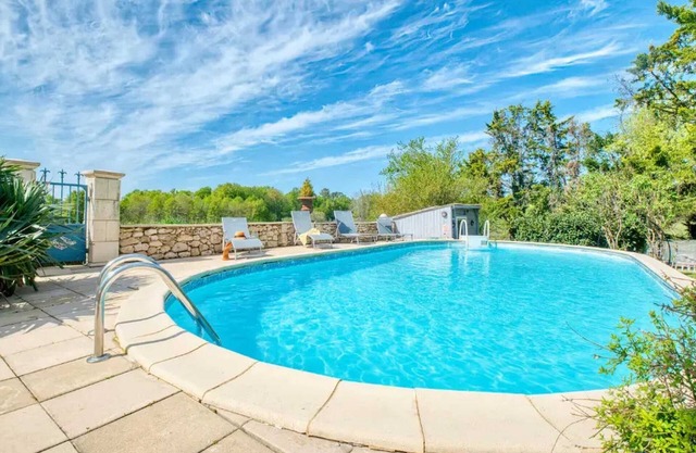 Homerez - Villa in Bosset, pool.