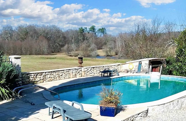 Homerez - Villa in Bosset, pool.