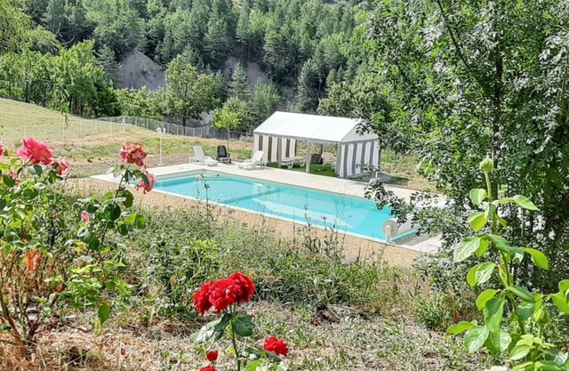 Homerez - Villa in Sisteron with Pool