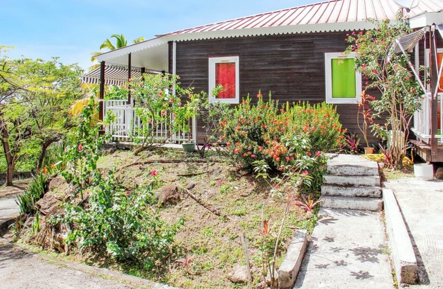 Homerez - Welcoming bungalow in Bouillante with air conditioning and terrace
