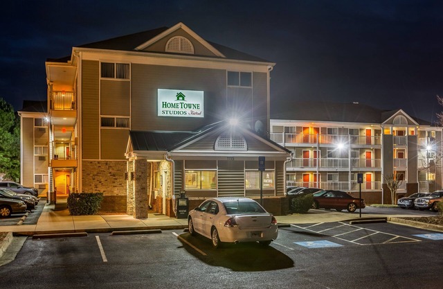 HomeTowne Studios By Red Roof Gainesville, GA