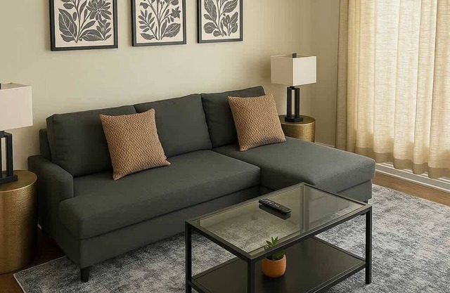 Homey 2BR Apt w/Parking