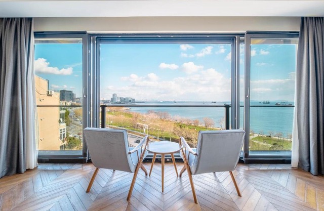 Homie Suites - Newly Built Seaside Apartments on Bakırköy Shore