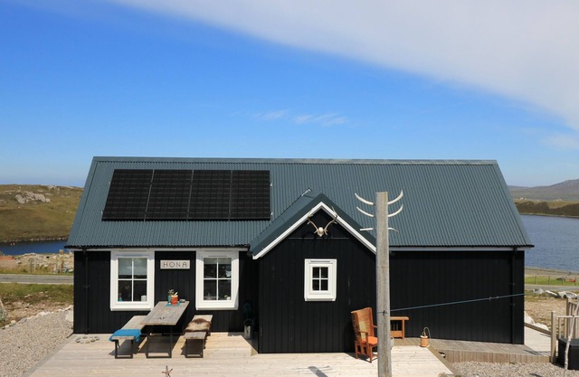 HONA, pet friendly, character holiday cottage in Uig Isle Of Lewis