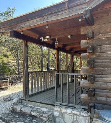 HoneyComb Hideouts Fir Deer Life cabin