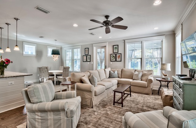 "HoneyPops 30A Beach House" Private access to Beach! Gate Community! 4 Bikes!