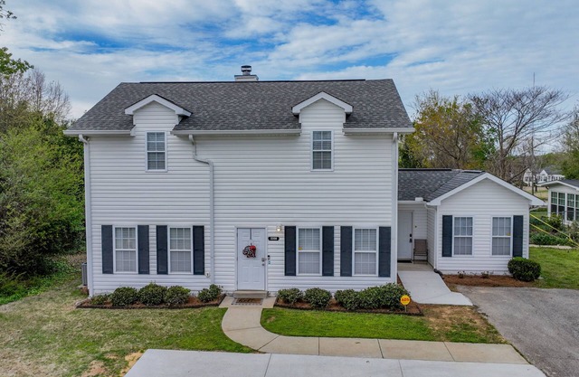 Honeysuckle Hideaway - Game Room, Outdoor Fireplace, and more!