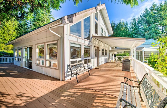 Hood Canal Home w/Hot Tub - Bordering Olympic NP!
