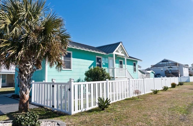 Hook Wine and Sinker, Oceanside House in Atlantic Beach, NC!