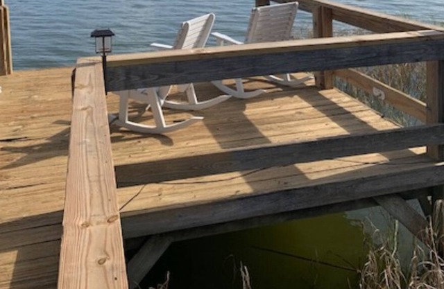 Hook, Wine and Sinker Lakefront Home On Lake Dora-Bring Your Boat