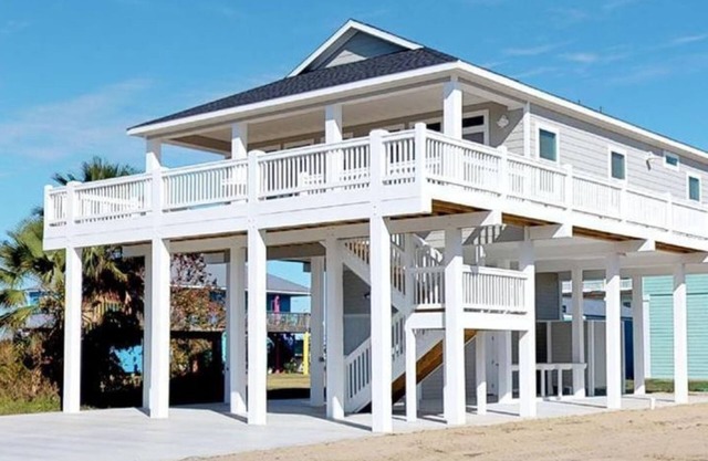 Hook, Wine, & Sinker - Crystal Beach, TX - Charming 3-bedroom Vacation Getaway!