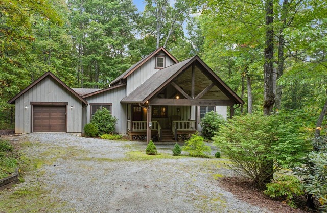 Horse Cove Haven, Charming, Woodsy Retreat