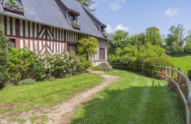 Hortense's Grand Cottage - 15min Deauville and 5min Villers s/Mer beach