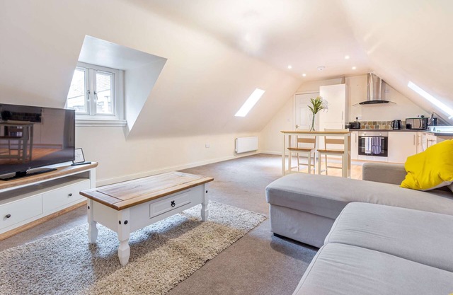 Host & Stay | Hillbrook House Dwelling
