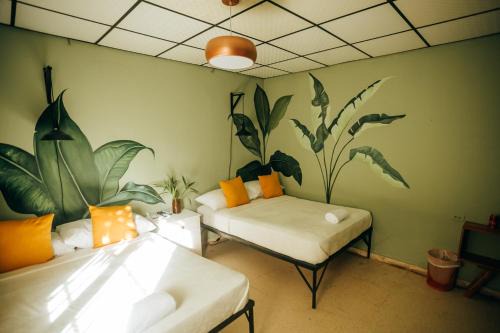 Hostal & Café Travelers