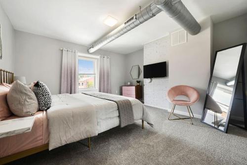 HostWise Stays - Free Parking, Highly Walkable, 2 Full bathrooms