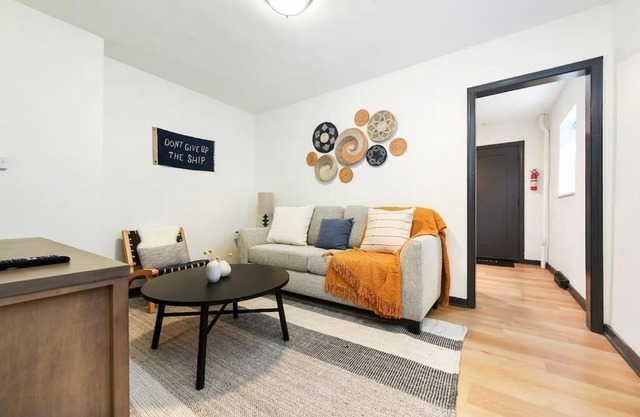 HostWise Stays - Pet Friendly Butler St Apt, Ground Floor with Private Entrance