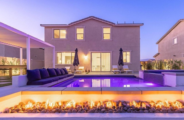 Hot Haus - As deluxe as they come, show stopper, WOW factor, unbelievable pool and backyard