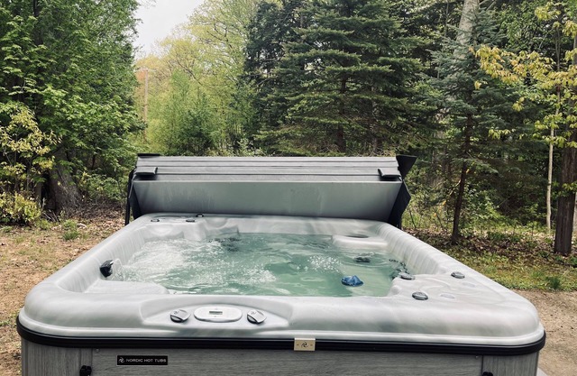HOT TUB, beach access, 2-bdrm cottage just outside Port Austin with AC & WiFi #1