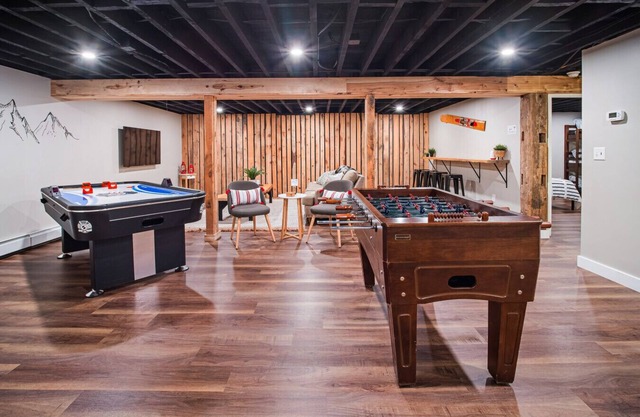 Hot Tub, Game Room, BBQ & Playhouse Oasis – Family Retreat, 5mins to Lake!