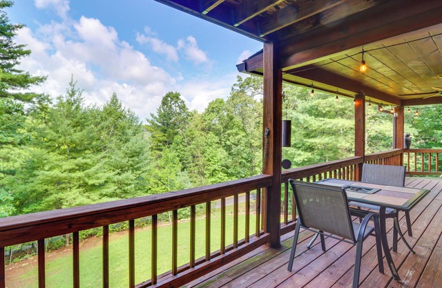 Hot Tub & Game Room: Charming Morganton Cabin!