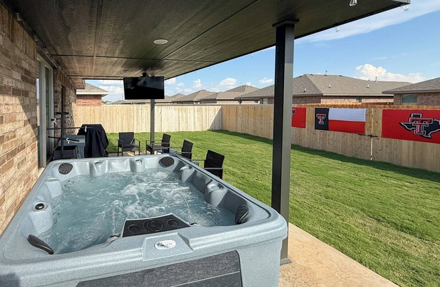 Hot Tub & Game Room: 'Raider Resort' in Lubbock