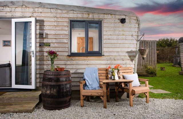 Hot Tub Lodge 2 by Interhome