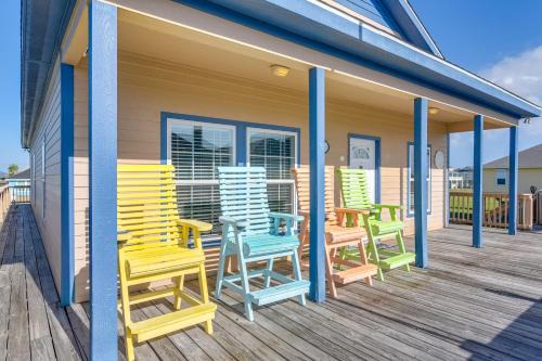 Hot Tub, Patio and Deck Coastal Crystal Beach Home!