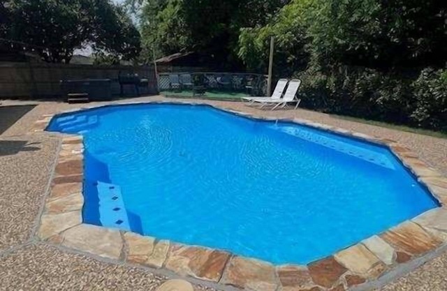 Hot Tub, Pool, Game room w/arcades, Outdoor living, BBQ, firepit