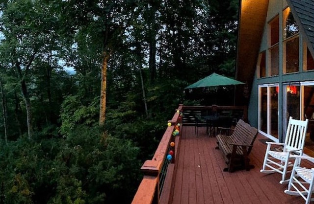 HOT TUB, Unique A-Frame Cabin, Walk to ski resort