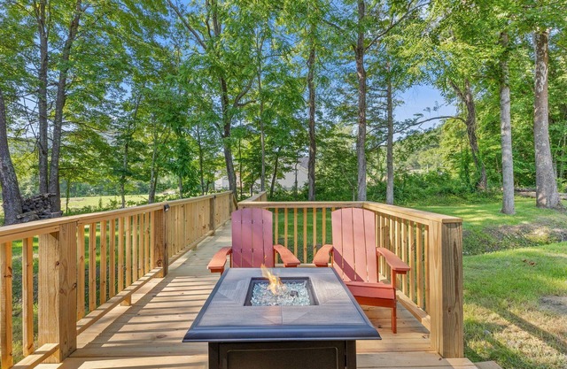 Hot Tub & WiFi | Biggie cabin near Red River Gorge, Kentucky!