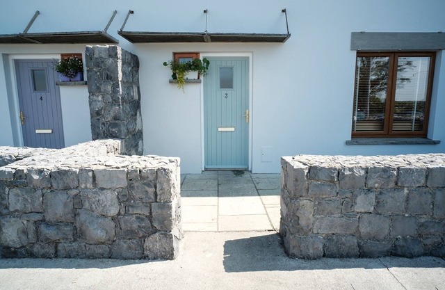 Hotel Doolin Houses