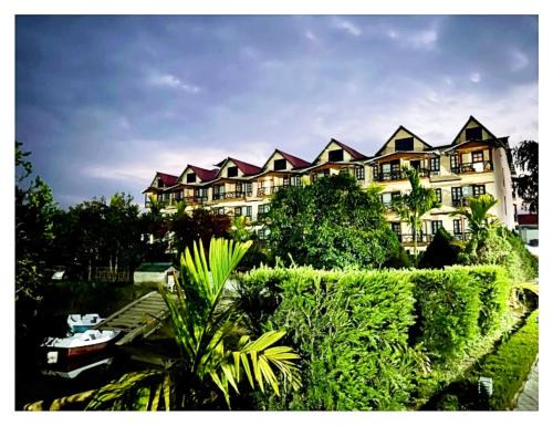 Hotel Dream With Swimming Pool Facility In Lataguri