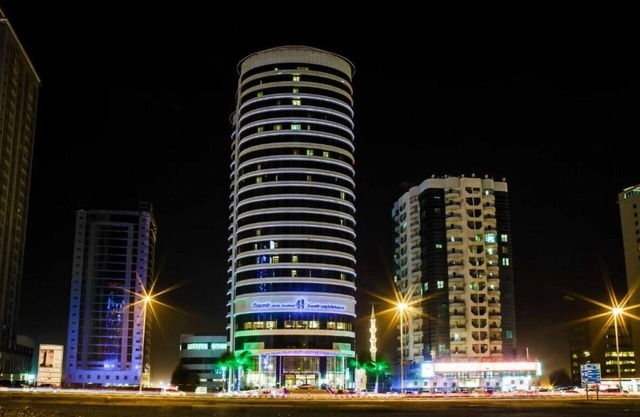Hotel in Fujairah with Rooftop Pools & Bay Views