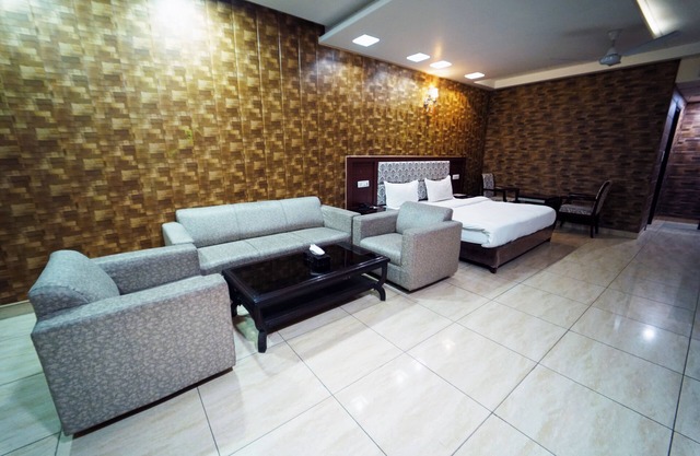 HOTEL INDER PARADISE