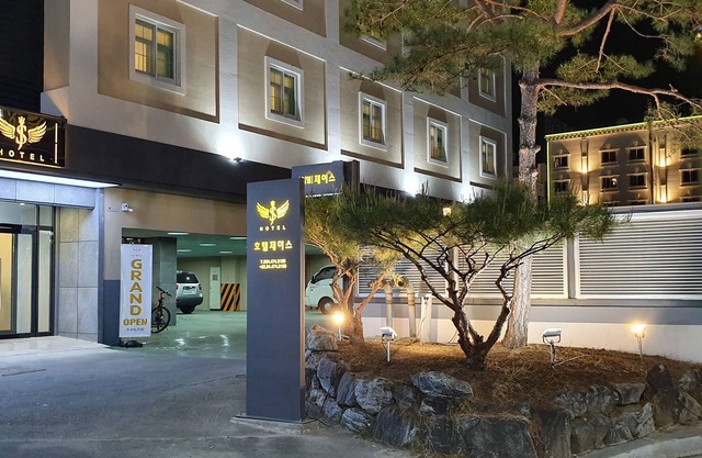 Hotel J's
