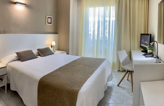 Hotel Llansola